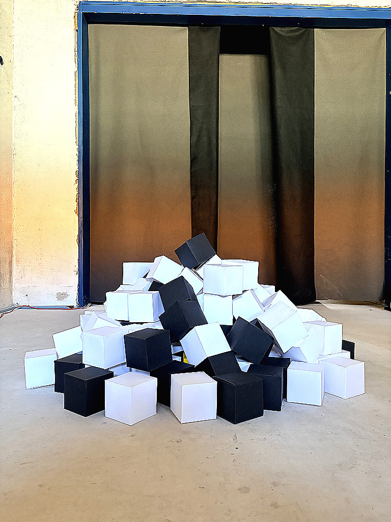 Cubes Mountain M.V. Baks